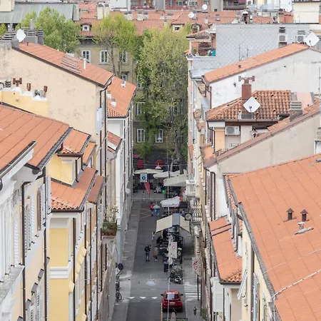 Svevo, Rustico Con Parcheggio A * Trieszt