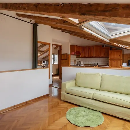 Svevo, Rustico Con Parcheggio A Terst