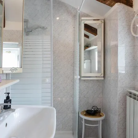 Svevo, Rustico Con Parcheggio A * Terst